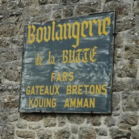 Grande maison en plein coeur du bourg au calme avec jardin clos, commerces port et plage à pied-3